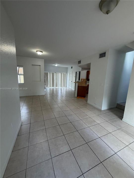 En Renta: $2,300 (3 camas, 2 baños, 1600 Pies cuadrados)