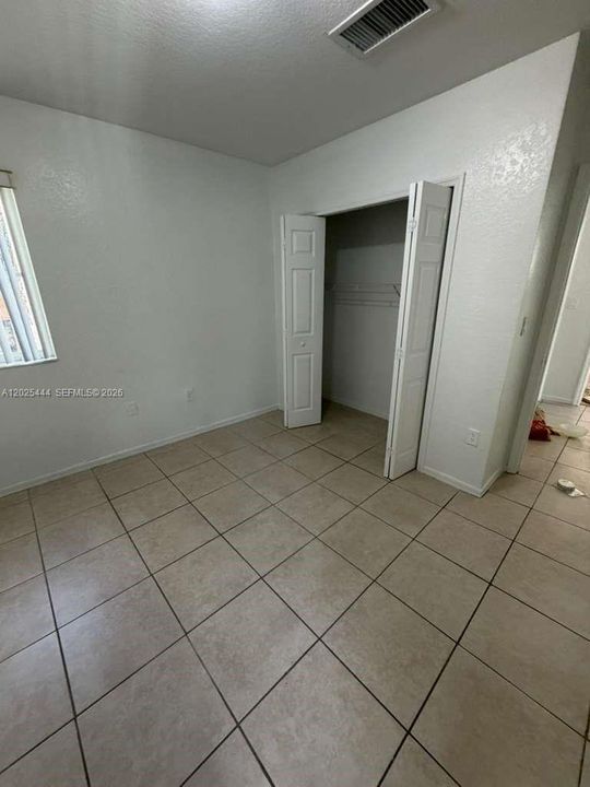 En Renta: $2,300 (3 camas, 2 baños, 1600 Pies cuadrados)