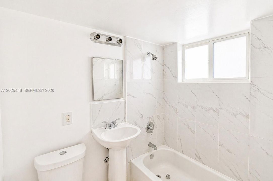 В аренду: $1,700 (1 спален, 1 ванн, 0 Квадратных фут)