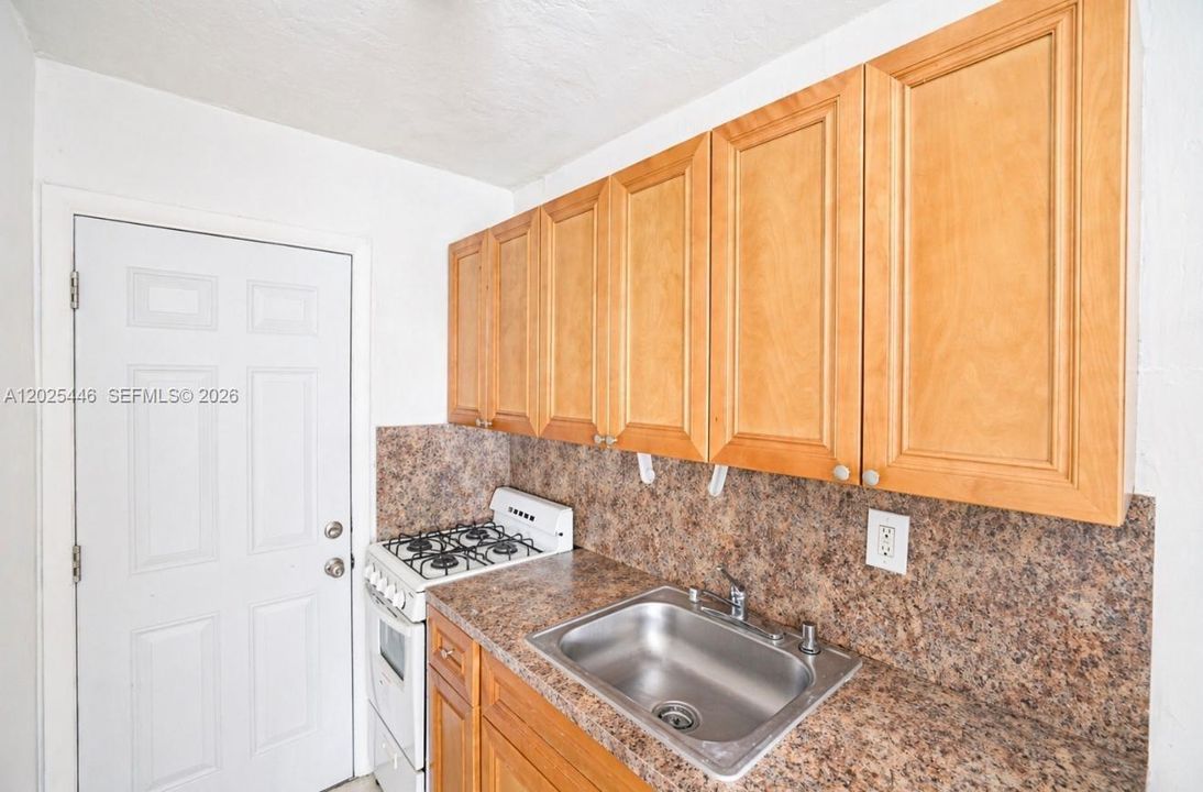 В аренду: $1,700 (1 спален, 1 ванн, 0 Квадратных фут)