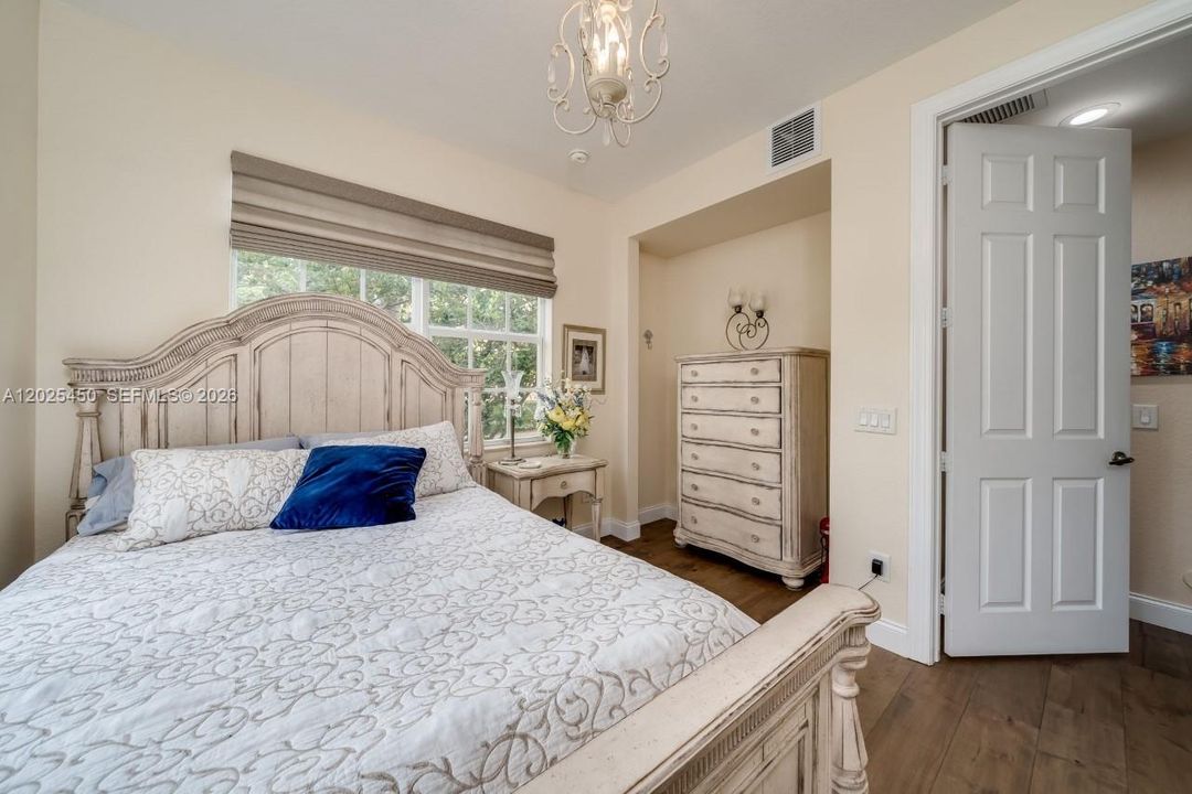 В аренду: $3,950 (3 спален, 2 ванн, 1401 Квадратных фут)