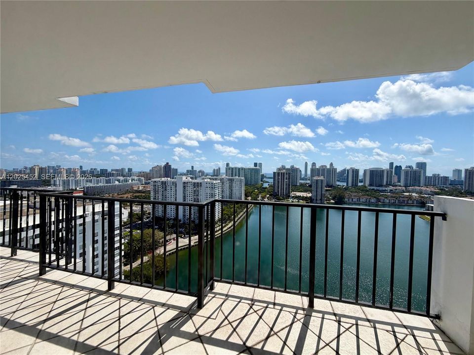 For Rent: $2,700 (2 beds, 2 baths, 1073 Square Feet)