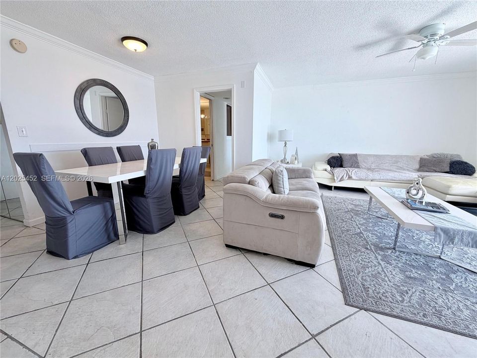 For Rent: $2,700 (2 beds, 2 baths, 1073 Square Feet)