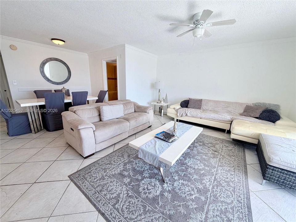 For Rent: $2,700 (2 beds, 2 baths, 1073 Square Feet)