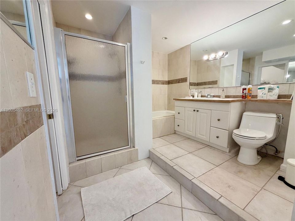For Rent: $2,700 (2 beds, 2 baths, 1073 Square Feet)
