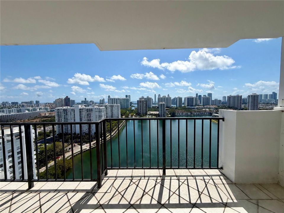 For Rent: $2,700 (2 beds, 2 baths, 1073 Square Feet)