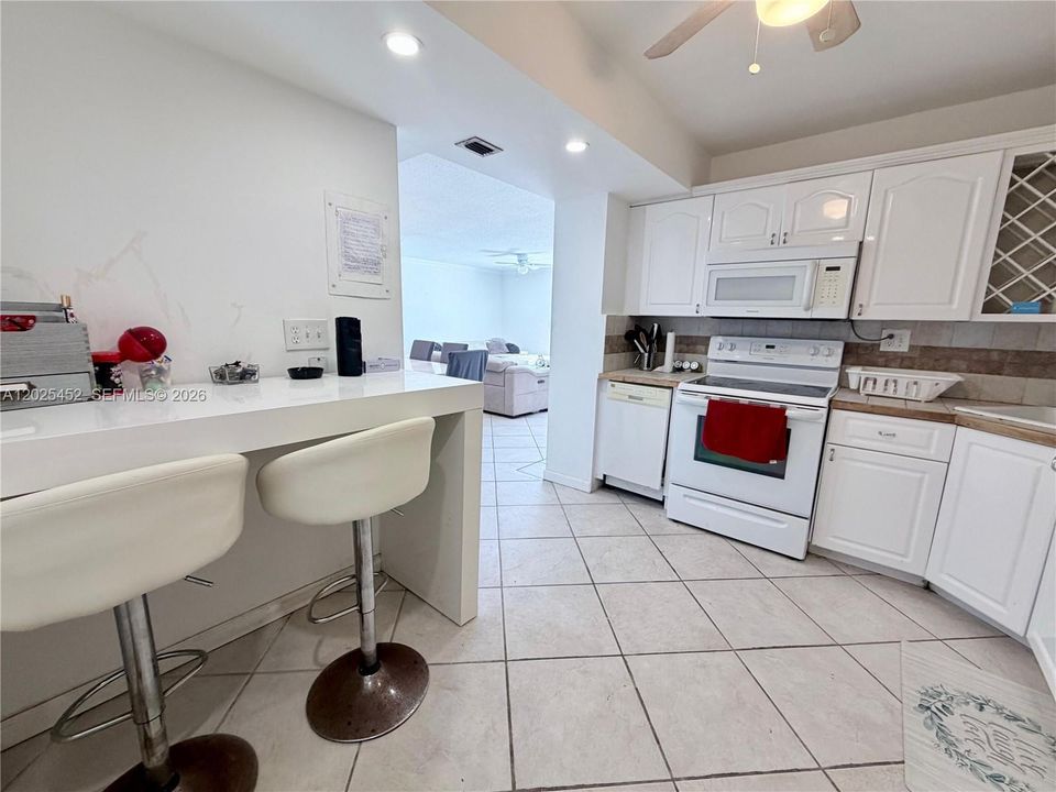 For Rent: $2,700 (2 beds, 2 baths, 1073 Square Feet)