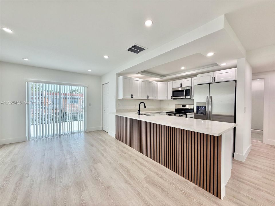 En Venta: $515,000 (2 camas, 2 baños, 964 Pies cuadrados)