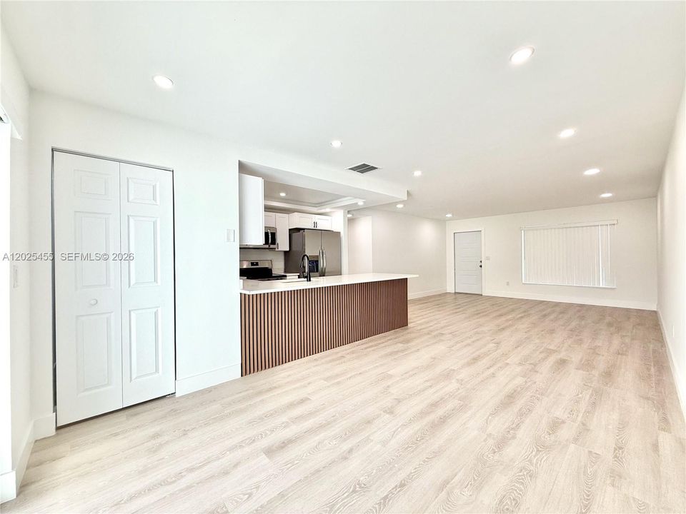 En Venta: $515,000 (2 camas, 2 baños, 964 Pies cuadrados)