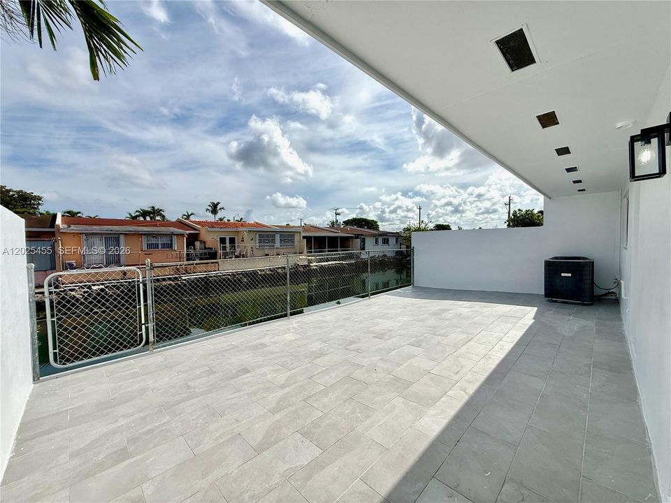 En Venta: $515,000 (2 camas, 2 baños, 964 Pies cuadrados)