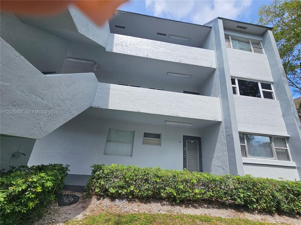 На продажу: $180,000 (2 спален, 2 ванн, 1075 Квадратных фут)