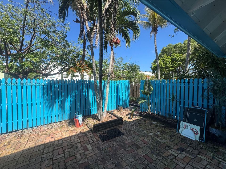 For Rent: $3,000 (3 beds, 2 baths, 1800 Square Feet)