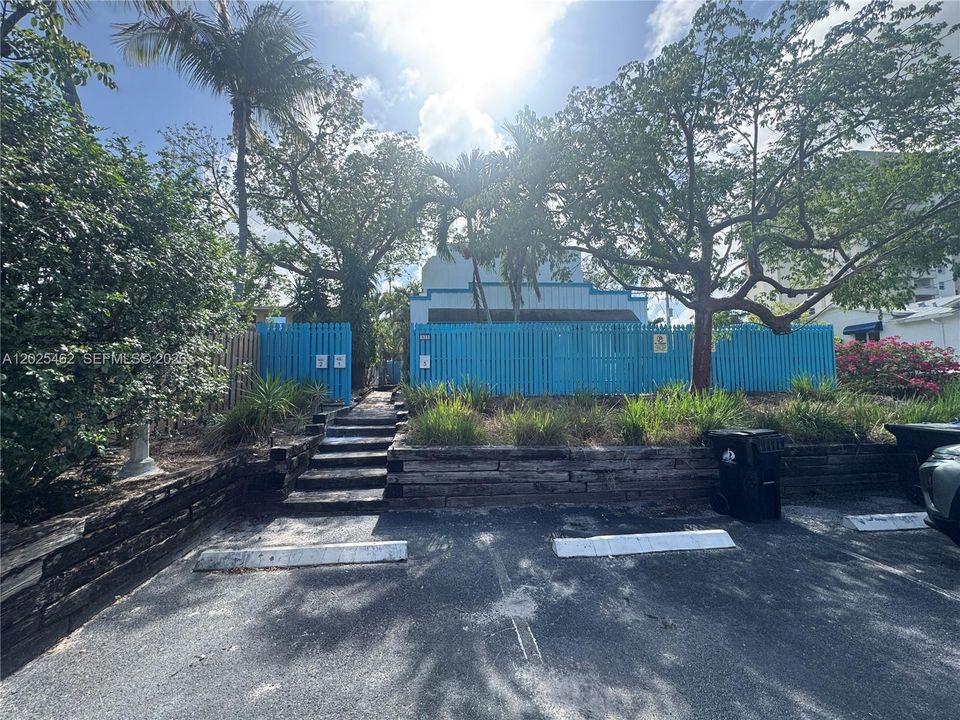 For Rent: $3,000 (3 beds, 2 baths, 1800 Square Feet)