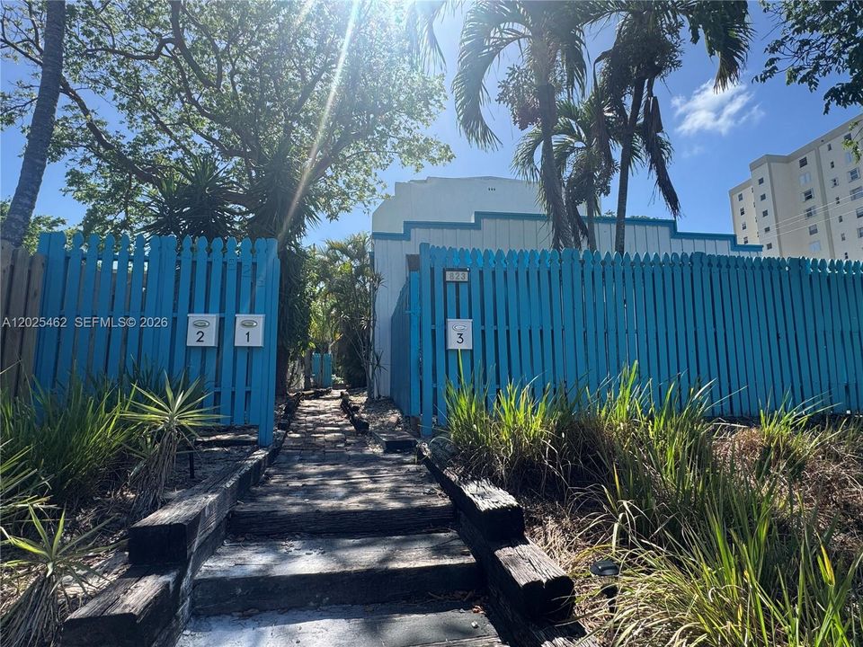 For Rent: $3,000 (3 beds, 2 baths, 1800 Square Feet)