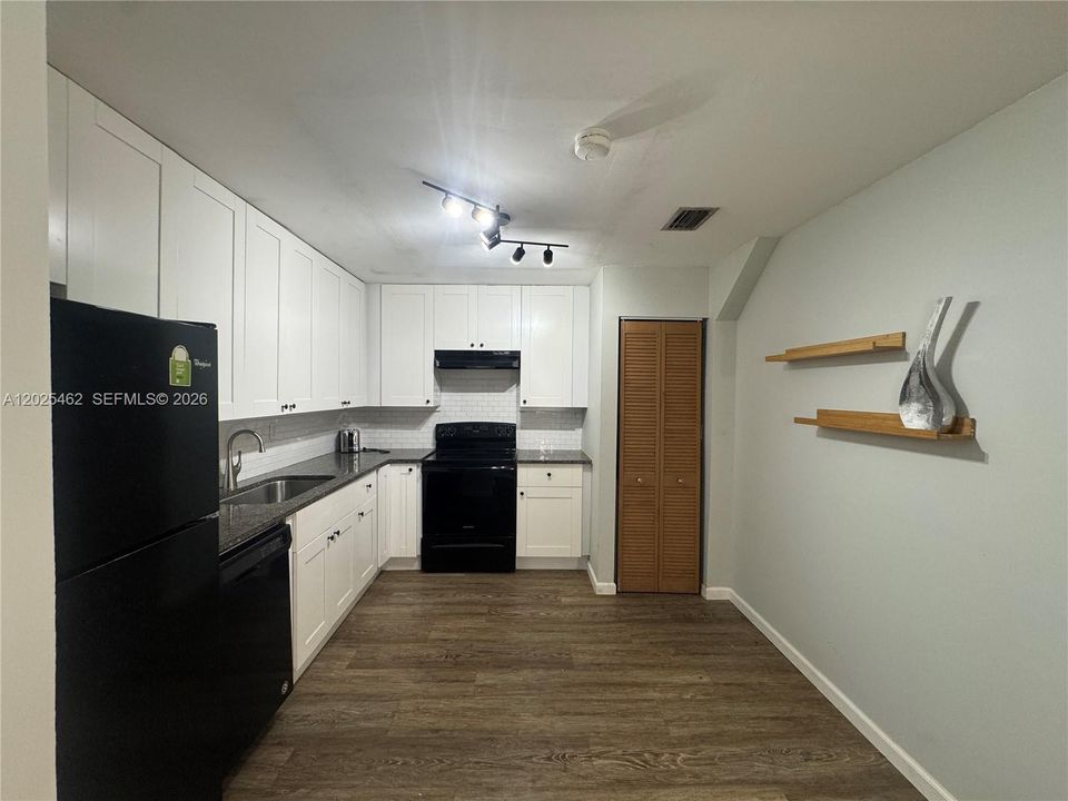 For Rent: $3,000 (3 beds, 2 baths, 1800 Square Feet)