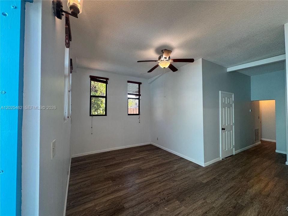 For Rent: $3,000 (3 beds, 2 baths, 1800 Square Feet)