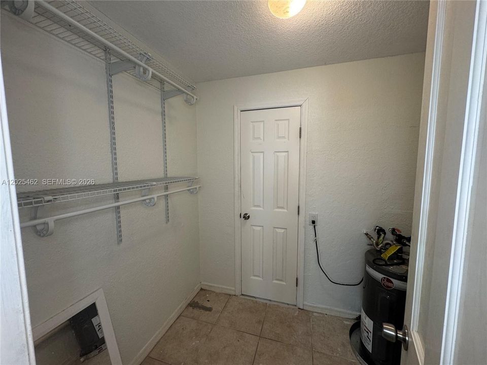 For Rent: $3,000 (3 beds, 2 baths, 1800 Square Feet)