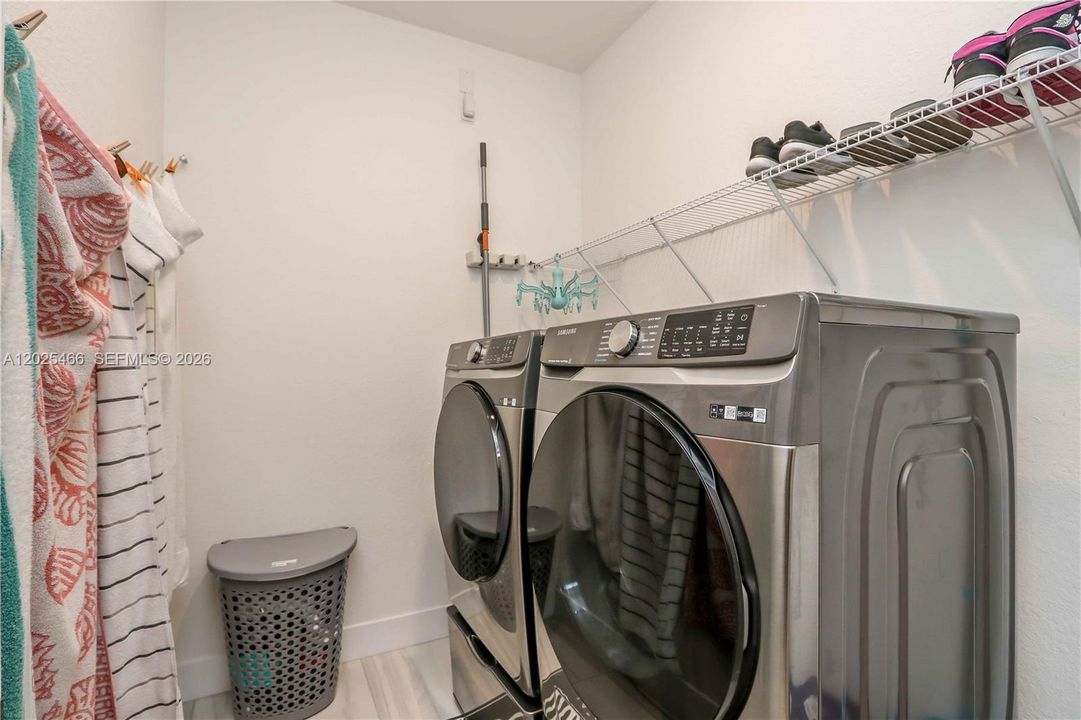 En Venta: $925,000 (4 camas, 3 baños, 0 Pies cuadrados)