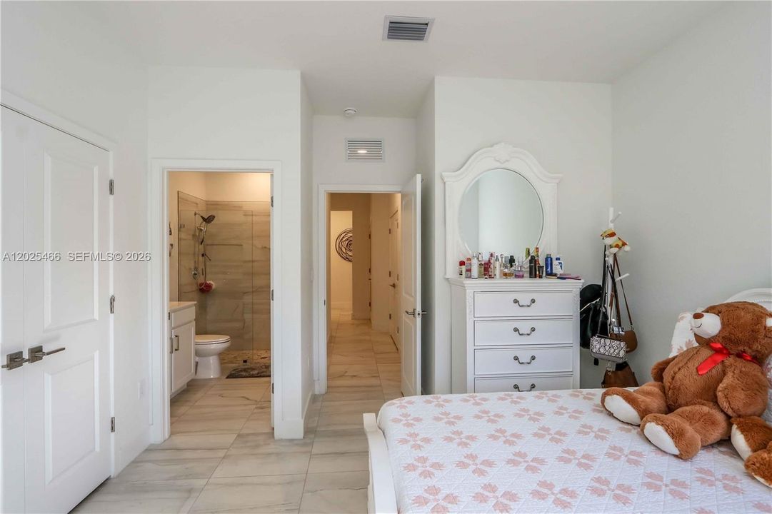 En Venta: $925,000 (4 camas, 3 baños, 0 Pies cuadrados)
