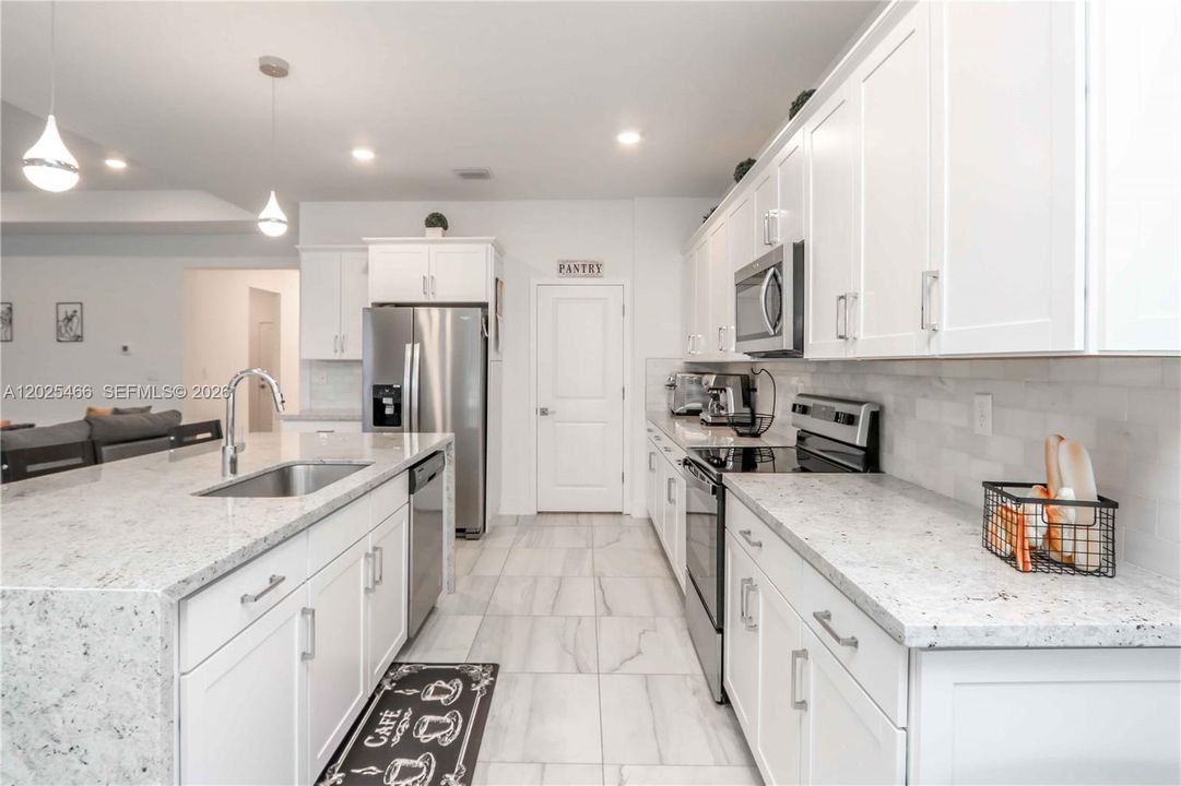 En Venta: $925,000 (4 camas, 3 baños, 0 Pies cuadrados)
