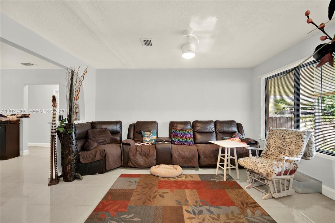 For Sale: $275,686 (3 beds, 2 baths, 1476 Square Feet)