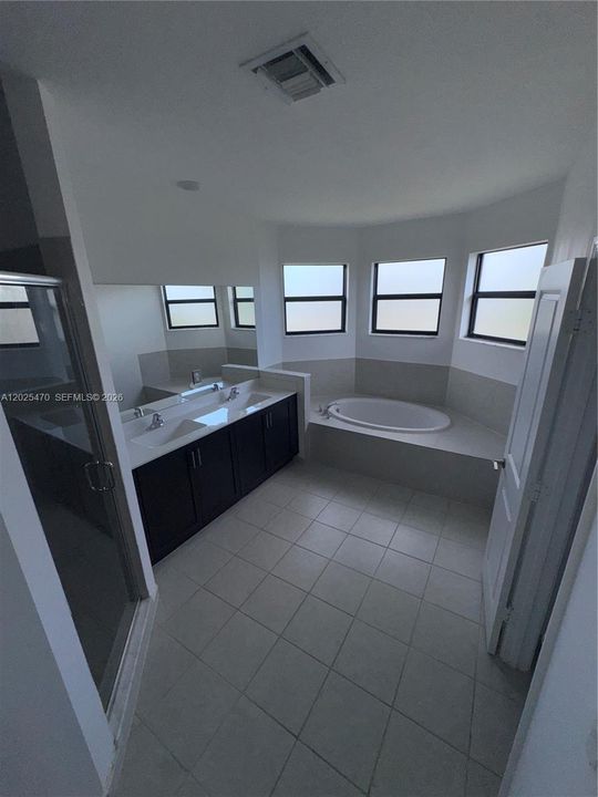 En Renta: $3,850 (4 camas, 3 baños, 2878 Pies cuadrados)