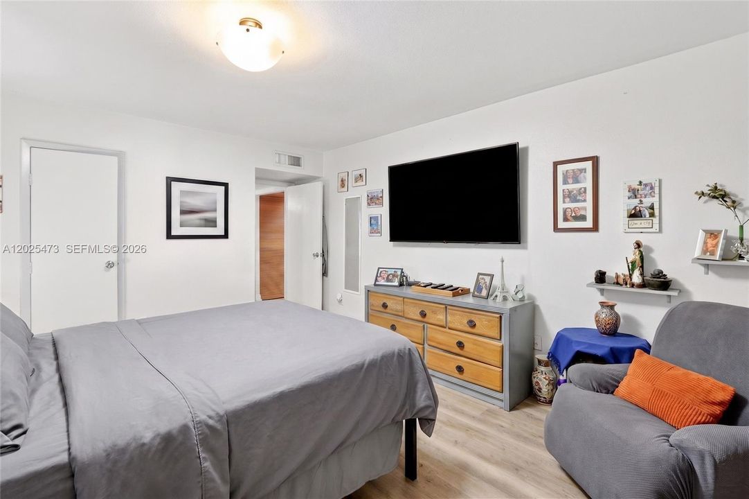 For Sale: $590,000 (3 beds, 2 baths, 1460 Square Feet)