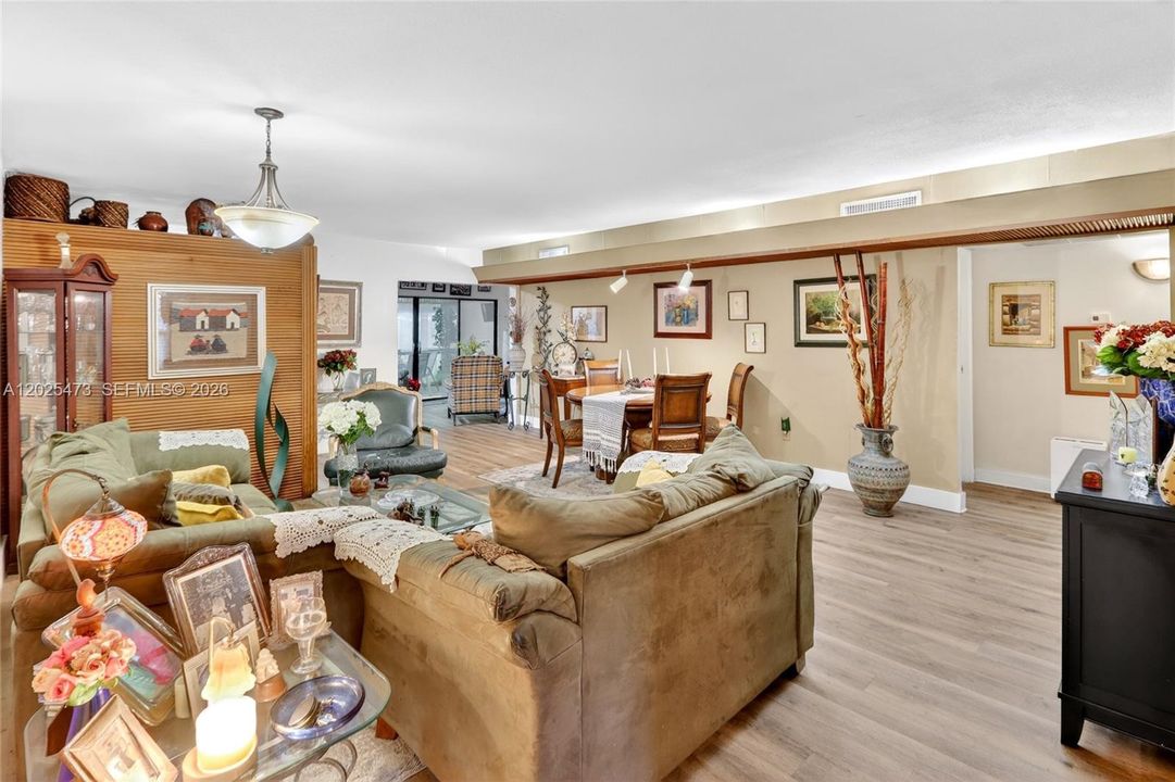 For Sale: $590,000 (3 beds, 2 baths, 1460 Square Feet)