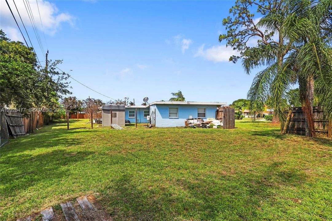 For Sale: $450,000 (5 beds, 3 baths, 3256 Square Feet)