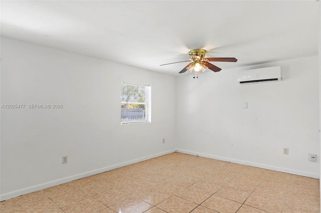 For Sale: $450,000 (5 beds, 3 baths, 3256 Square Feet)