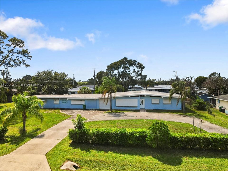 For Sale: $450,000 (5 beds, 3 baths, 3256 Square Feet)