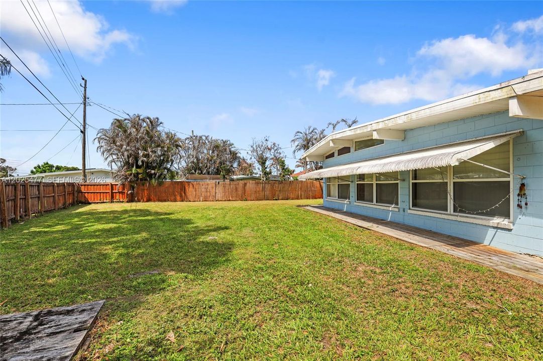 For Sale: $450,000 (5 beds, 3 baths, 3256 Square Feet)