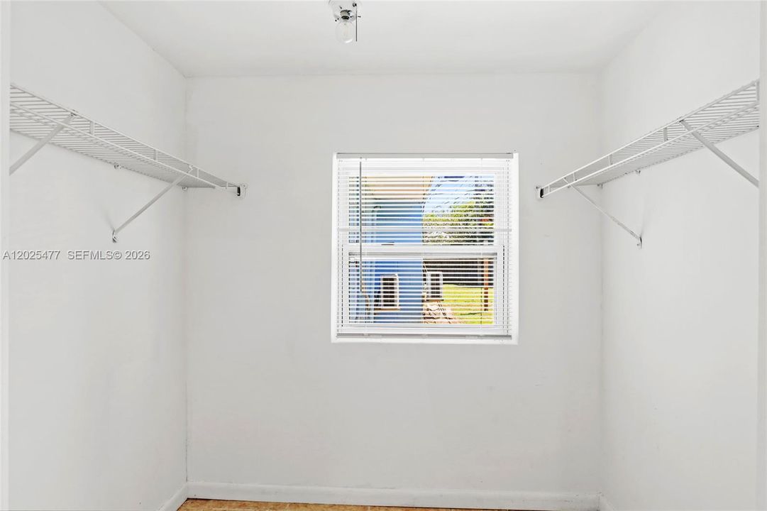 For Sale: $450,000 (5 beds, 3 baths, 3256 Square Feet)