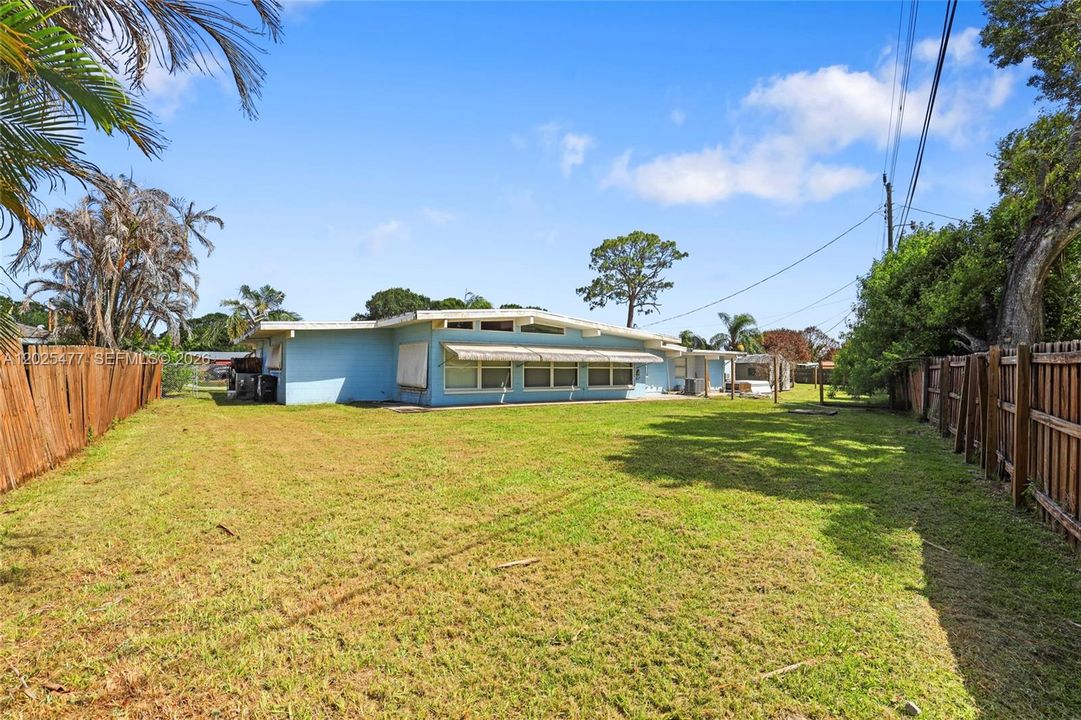 For Sale: $450,000 (5 beds, 3 baths, 3256 Square Feet)