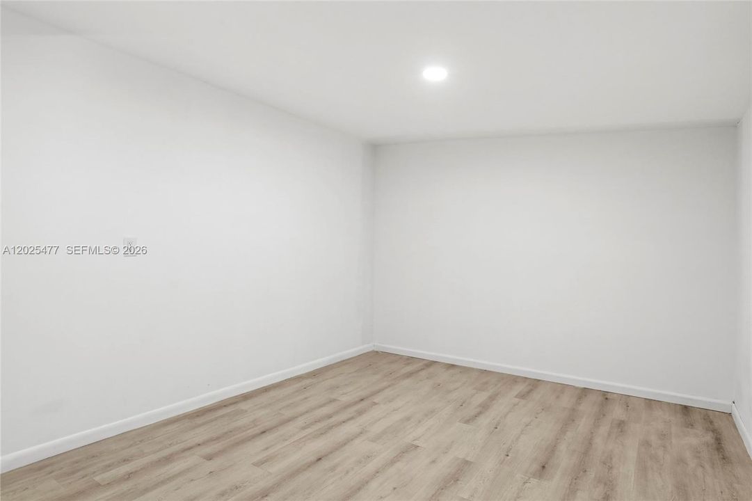 For Sale: $450,000 (5 beds, 3 baths, 3256 Square Feet)