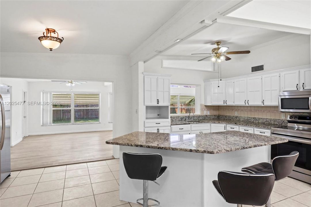 For Sale: $450,000 (5 beds, 3 baths, 3256 Square Feet)