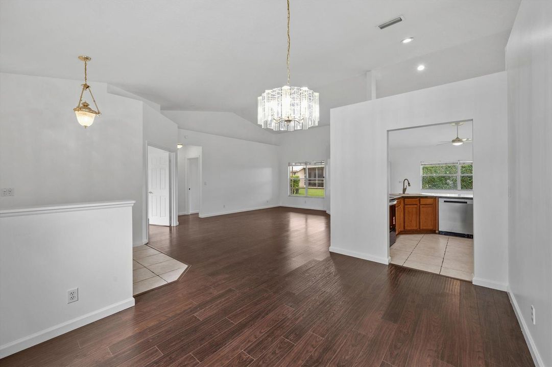 FORMAL DINING AREA