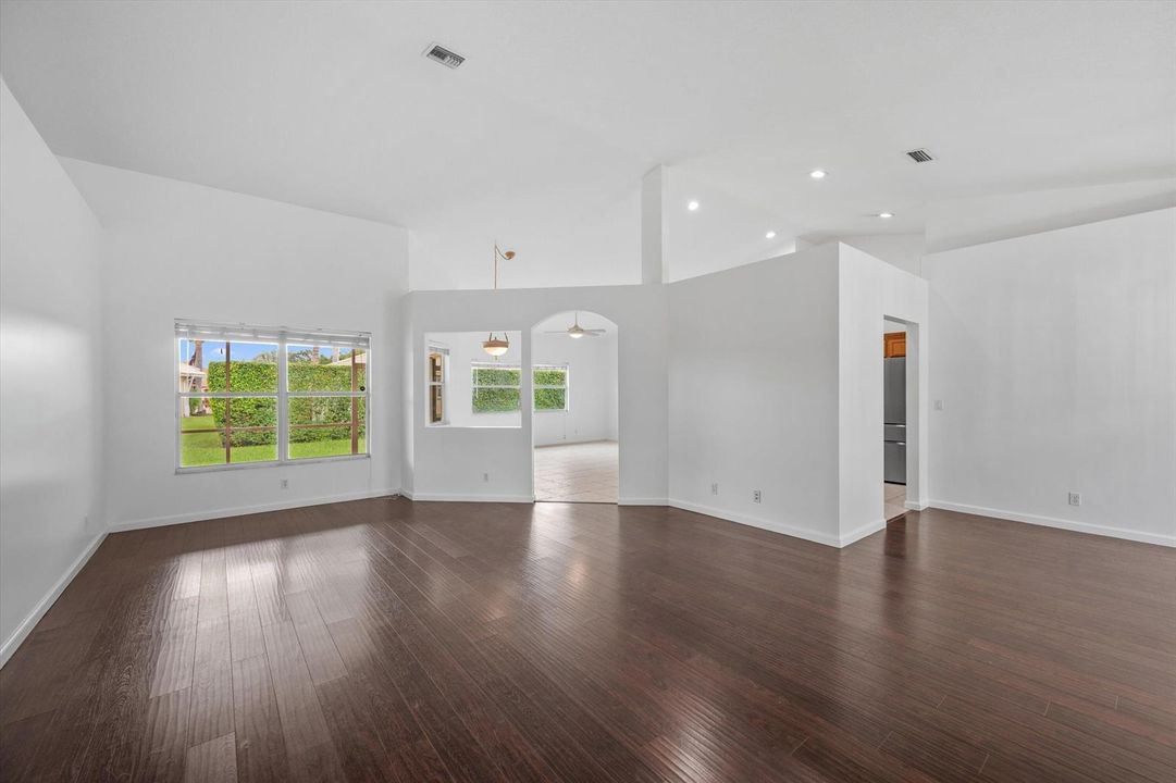 SPACIOUS LIVING SPACE