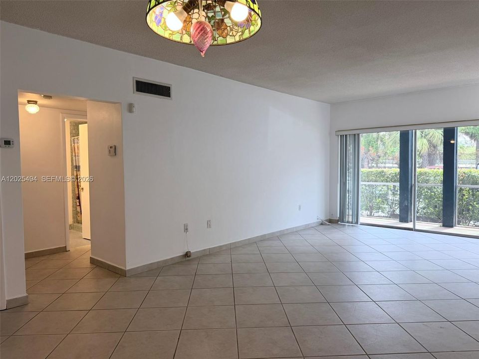 For Sale: $300,000 (2 beds, 2 baths, 1115 Square Feet)