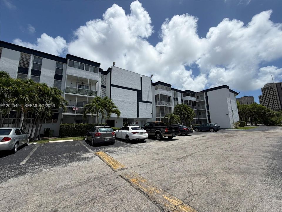 For Sale: $300,000 (2 beds, 2 baths, 1115 Square Feet)