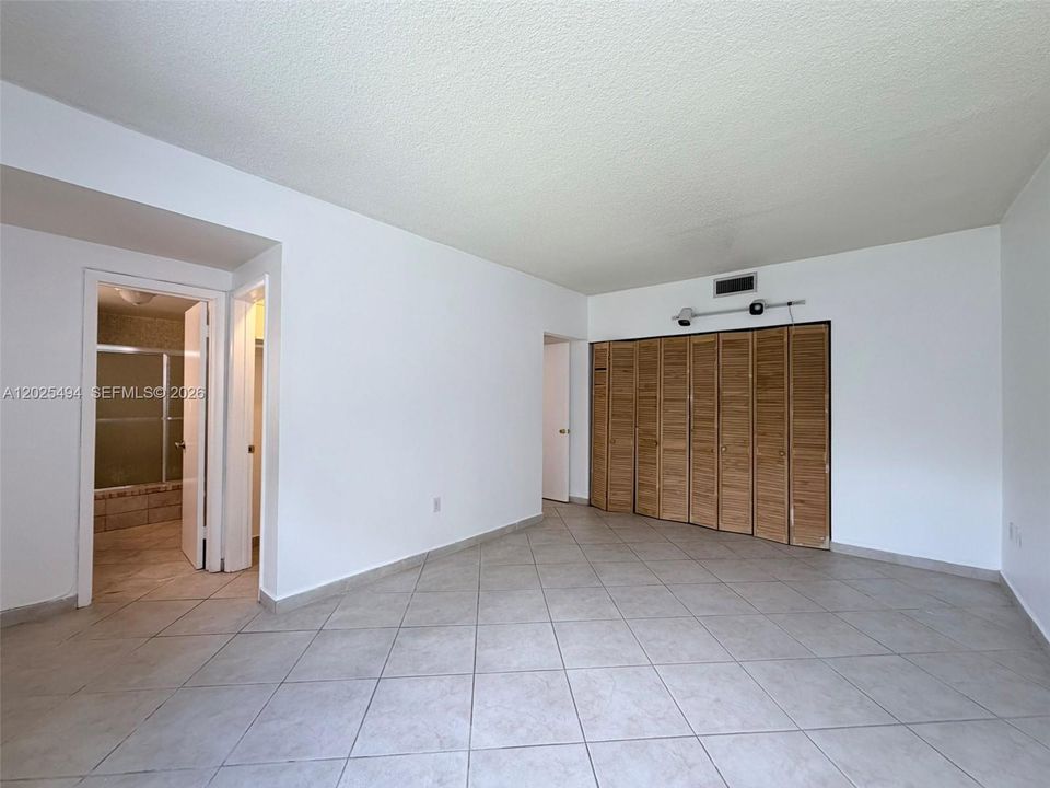 For Sale: $300,000 (2 beds, 2 baths, 1115 Square Feet)