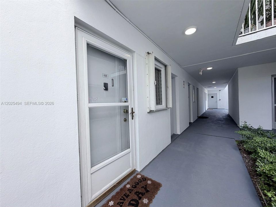 For Sale: $300,000 (2 beds, 2 baths, 1115 Square Feet)