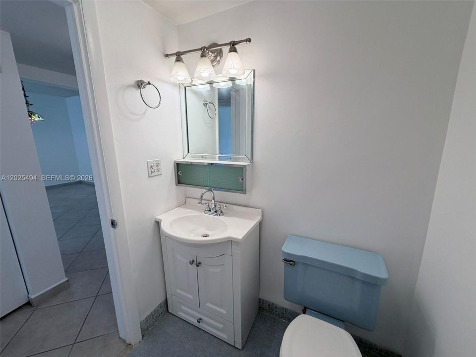 For Sale: $300,000 (2 beds, 2 baths, 1115 Square Feet)