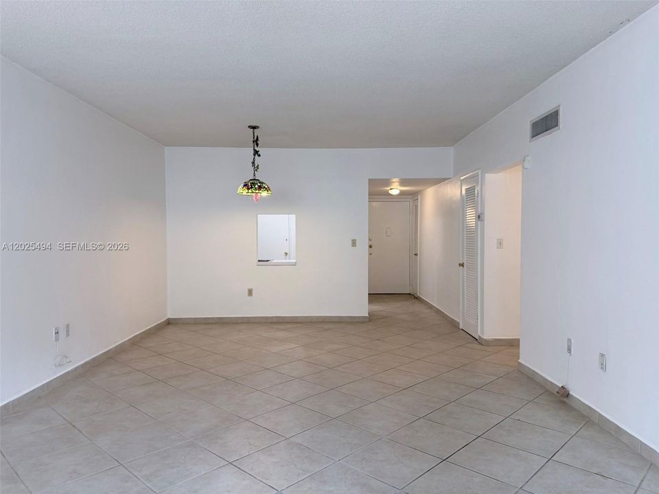 For Sale: $300,000 (2 beds, 2 baths, 1115 Square Feet)