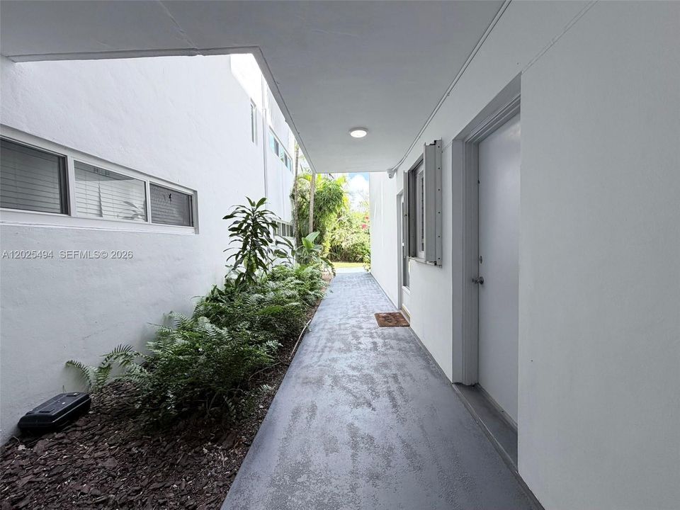For Sale: $300,000 (2 beds, 2 baths, 1115 Square Feet)