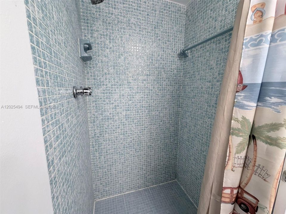 For Sale: $300,000 (2 beds, 2 baths, 1115 Square Feet)
