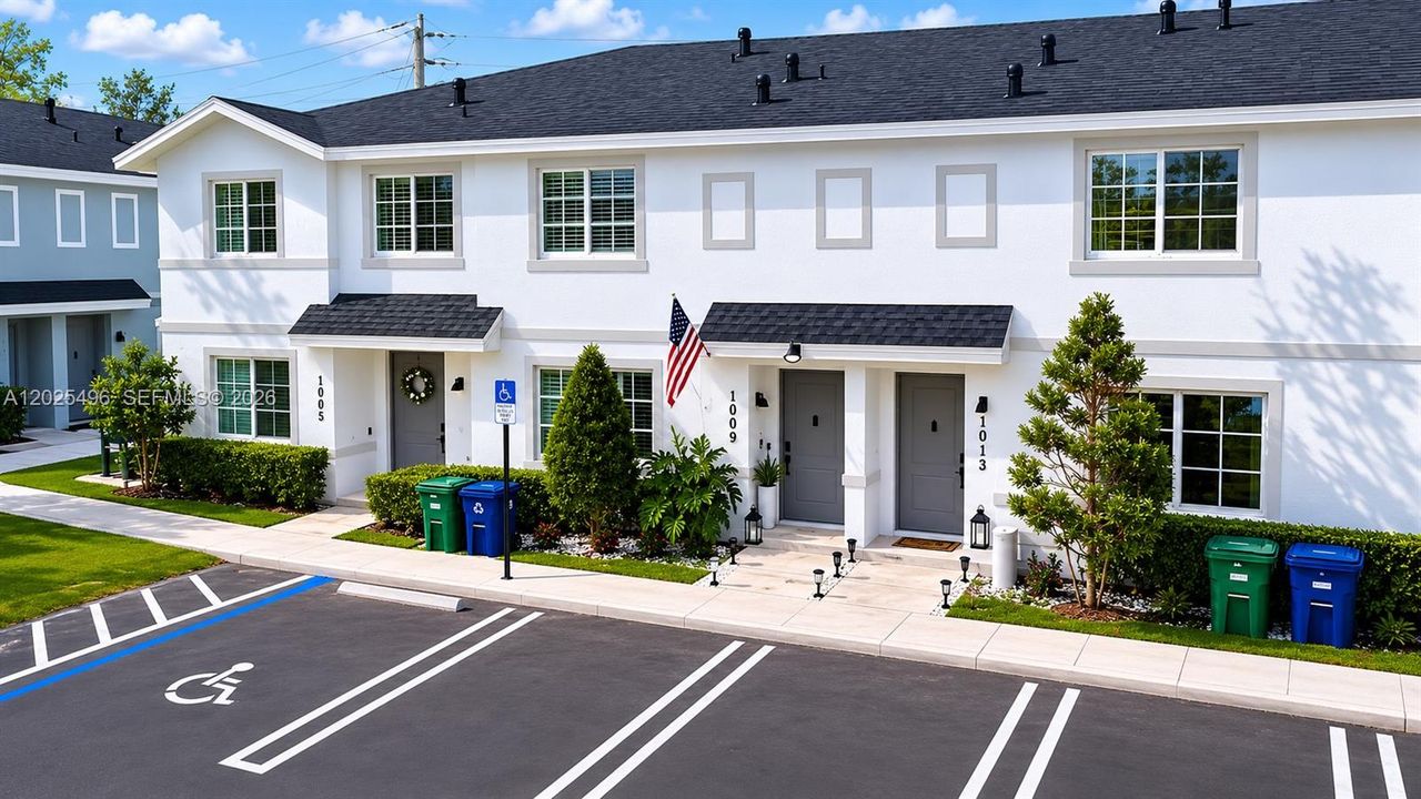 For Sale: $340,000 (3 beds, 3 baths, 1425 Square Feet)