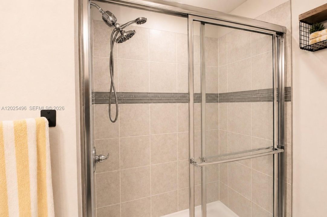 For Sale: $340,000 (3 beds, 3 baths, 1425 Square Feet)