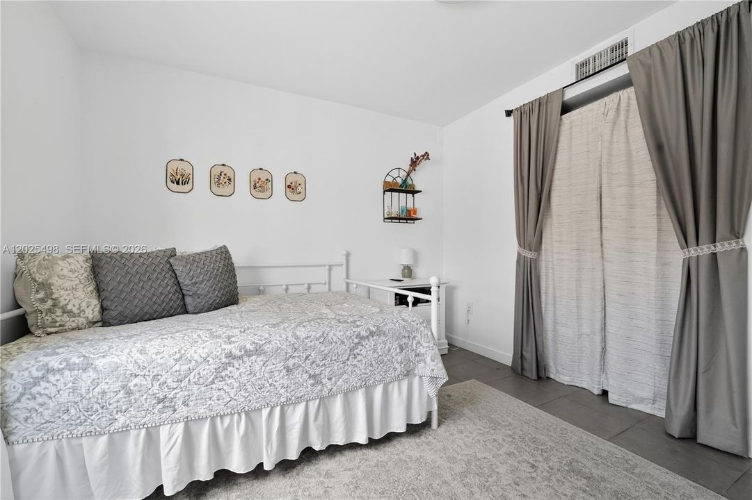 : $550,000 (2 beds, 2 baths, 1080 Square Feet)