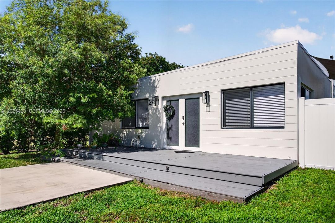 : $550,000 (2 beds, 2 baths, 1080 Square Feet)